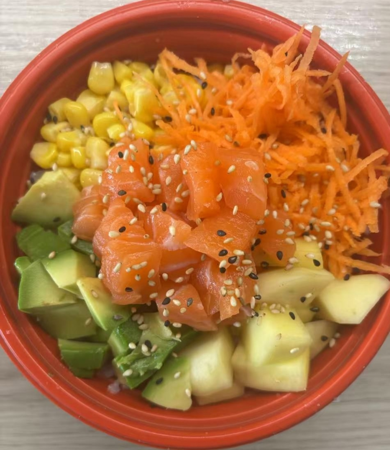 POKE BOWL SAUMON.à base riz vinaigrette